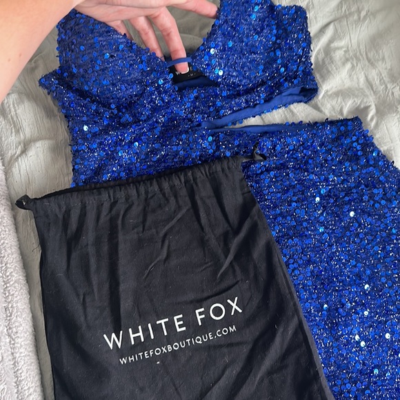 White fox blue dress - Picture 3 of 3